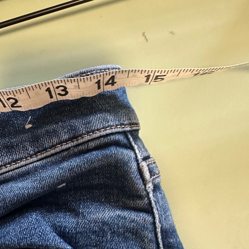 Abercrombie & Fitch Ultra High Rise Flare Jean size 29 medium wash - Picture 4 of 8